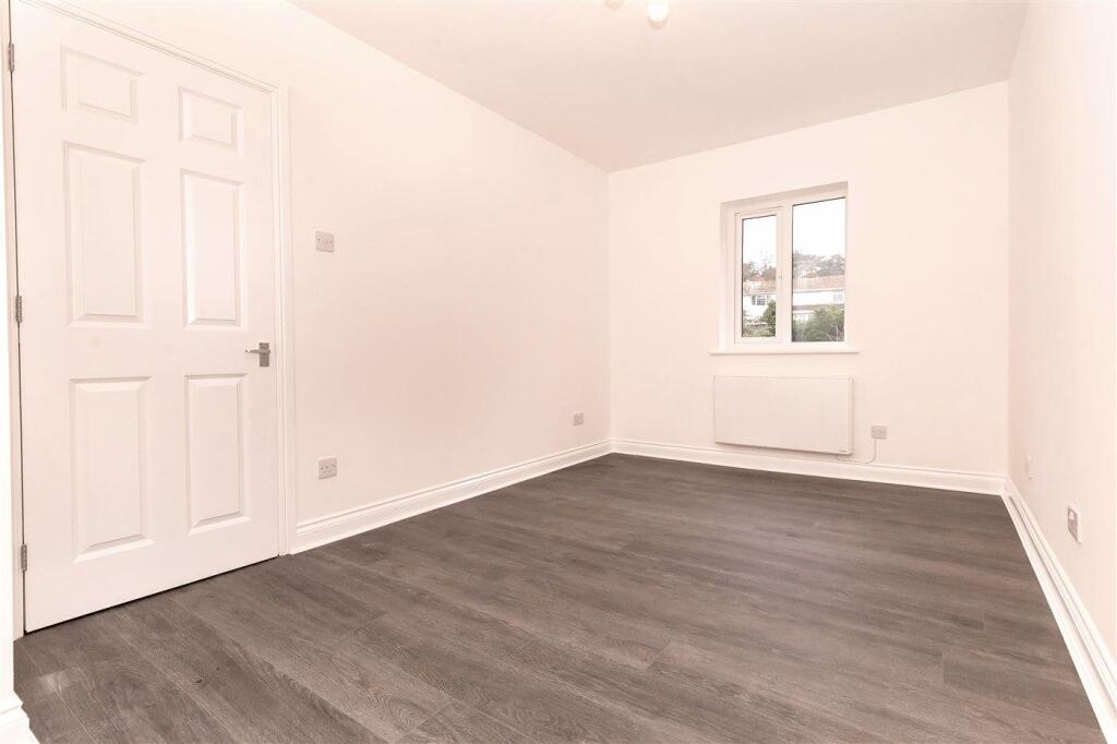 126 Woodland Grove (5).jpg