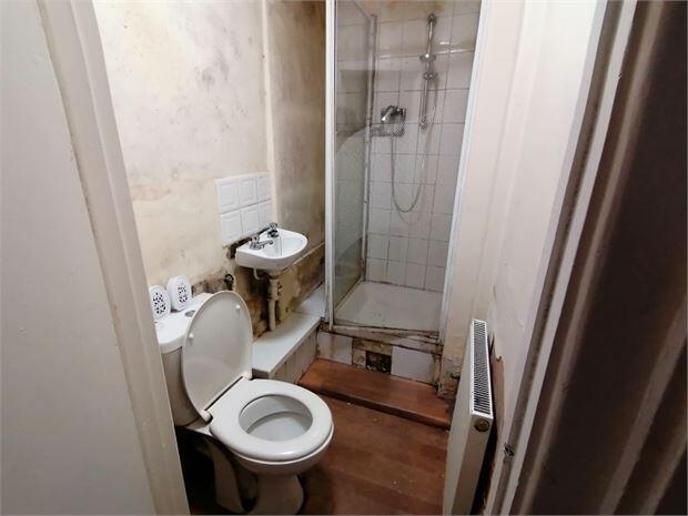 DOWNSTAIRS SHOWER &amp;WC