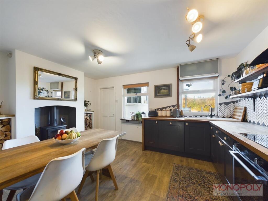 KITCHEN/ DINING ROOM