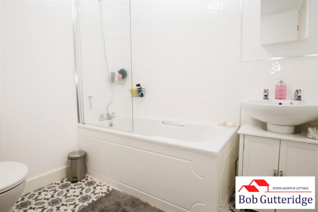 BATHROOM/WC