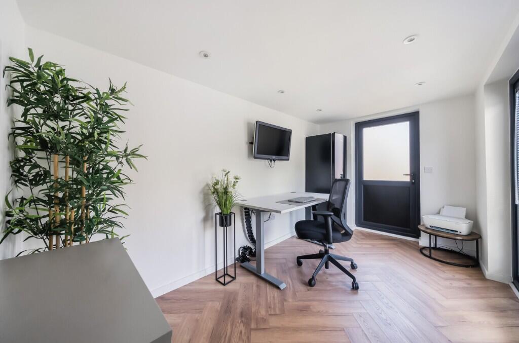 HOME OFFICE 