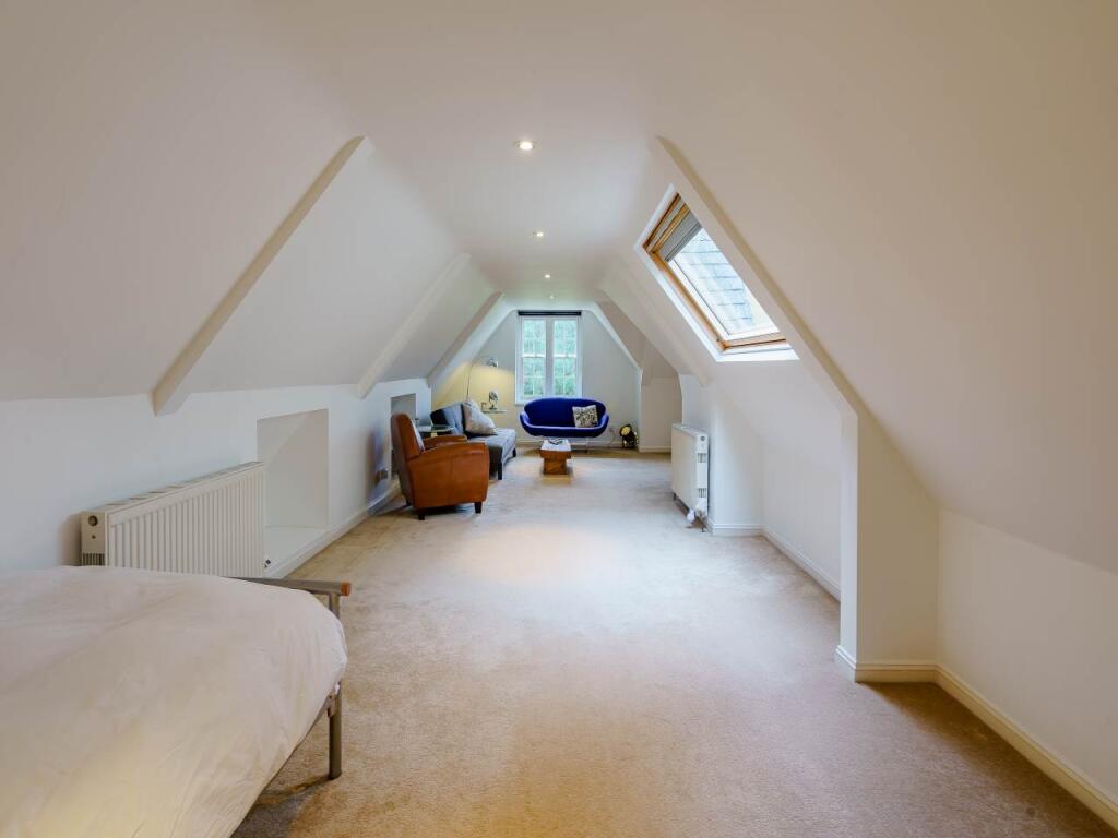 8483175-interior45