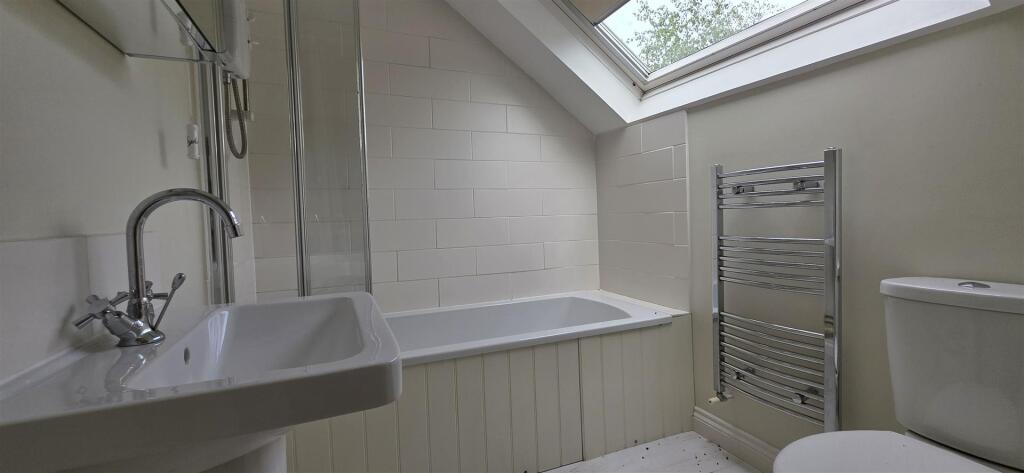 Bathroom Bed3.jpg