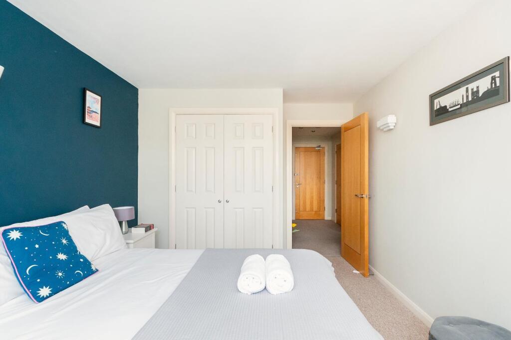 1D3R7CC - Bedroom A.jpg