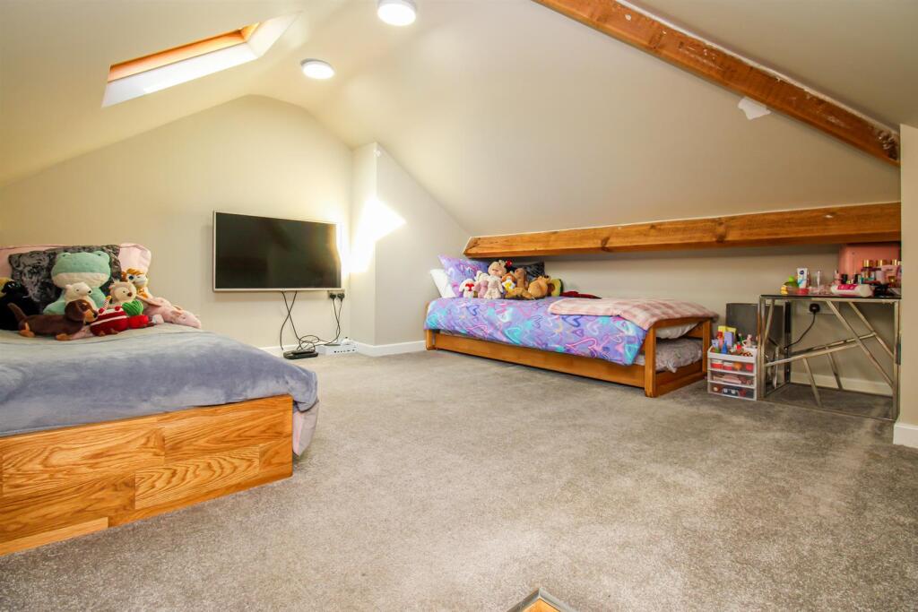 LOFT ROOM