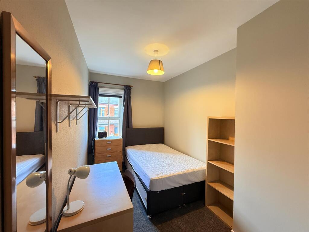 Bed 4.JPG