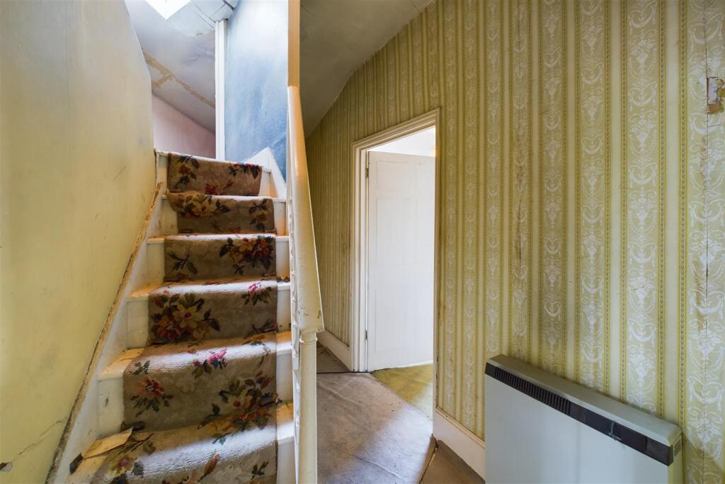 19 Moorend Road, Leckhampton, Cheltenham, Gloucest