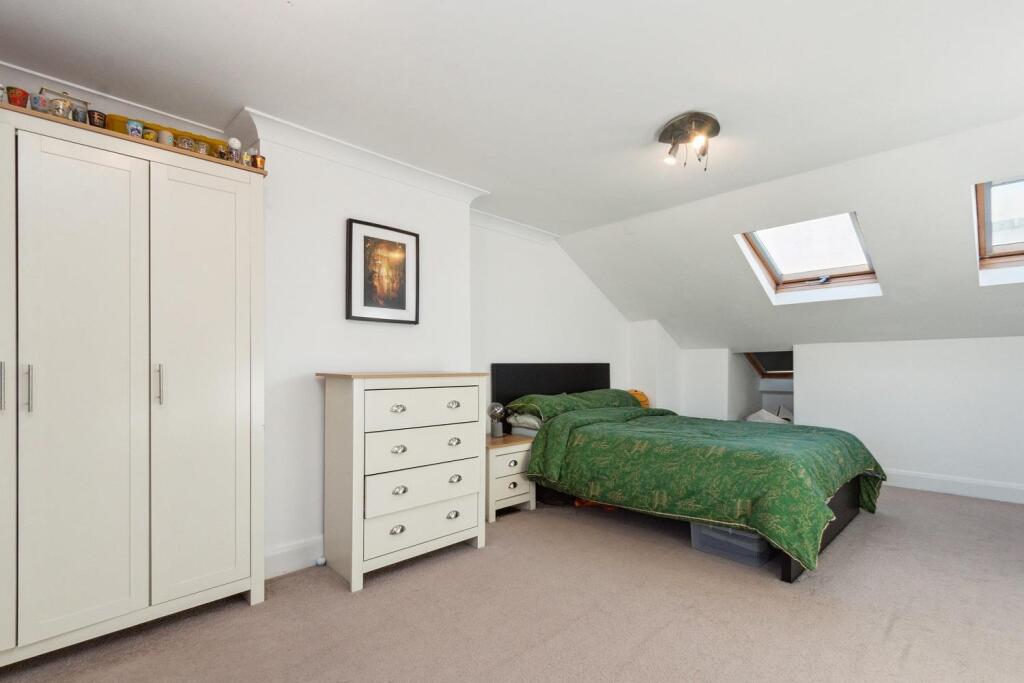 108b Palmerston Road, Wimbledon bedroom 1.jpg