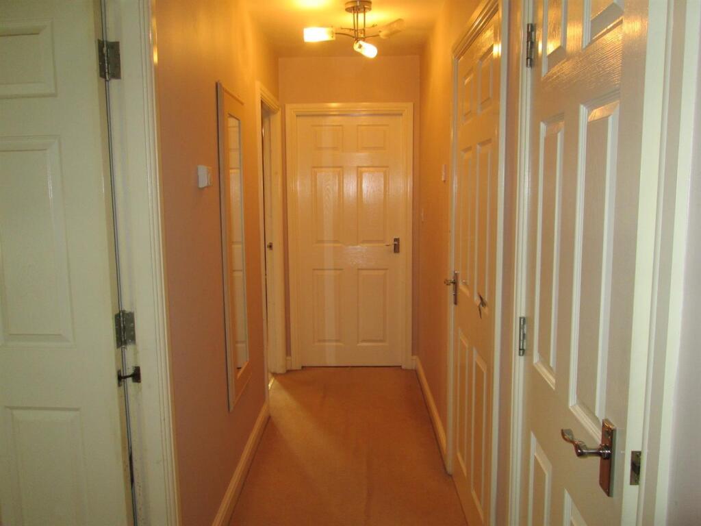 40 flash road hallway.jpg