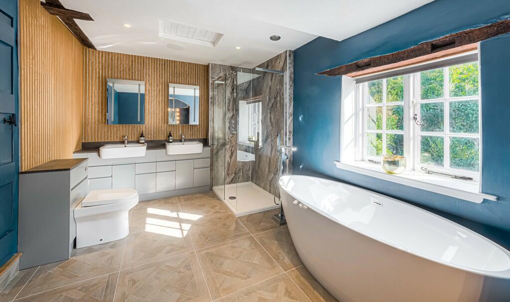 En-suite bathroom