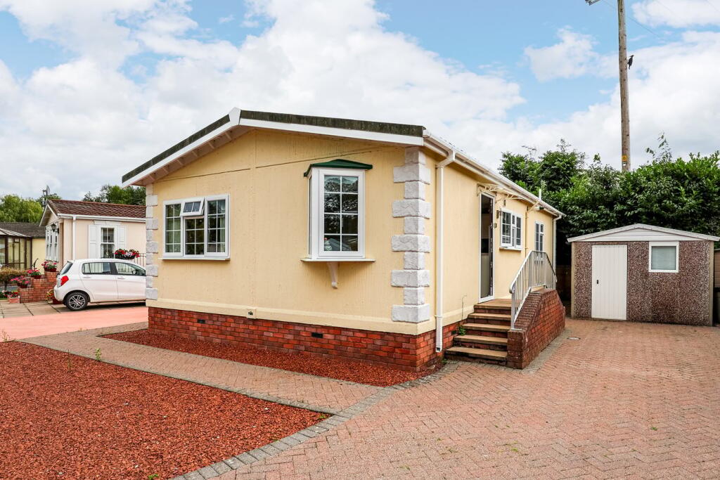 External Front &amp; Driveway