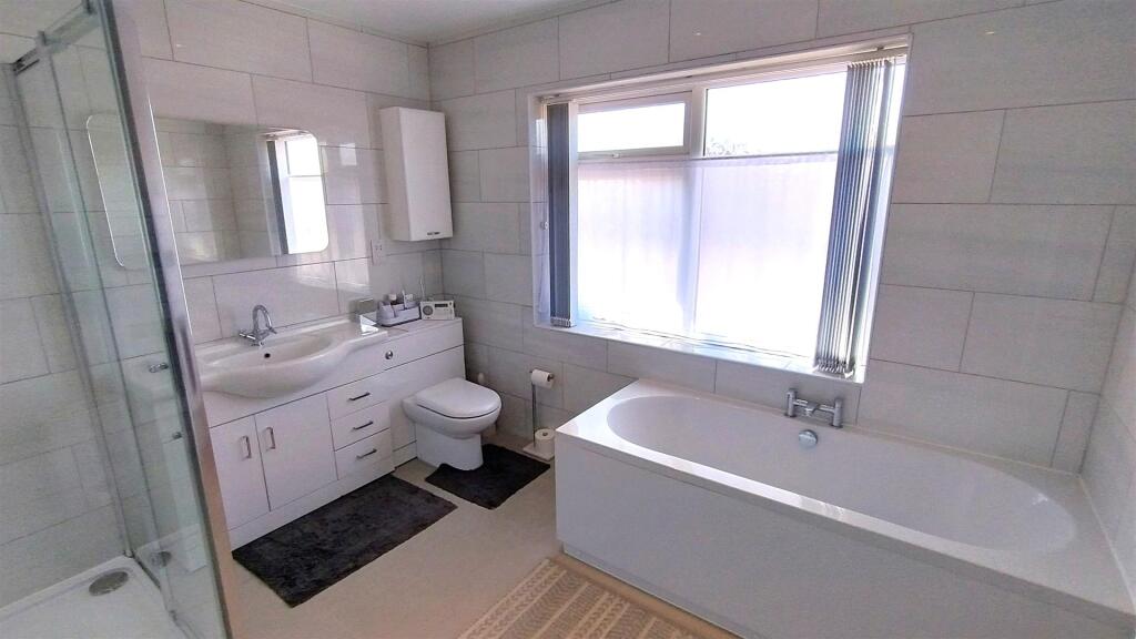 bathroom1a.jpg