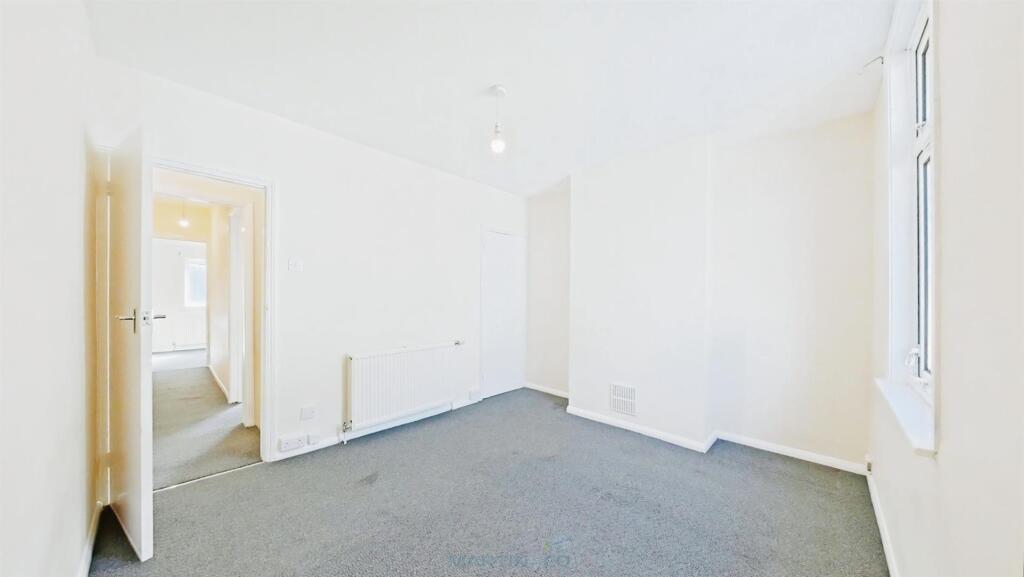 11e25726-Bedroom 20 282 29.jpg