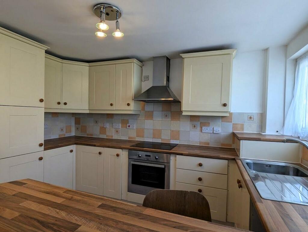 Kitchen 1.jpg
