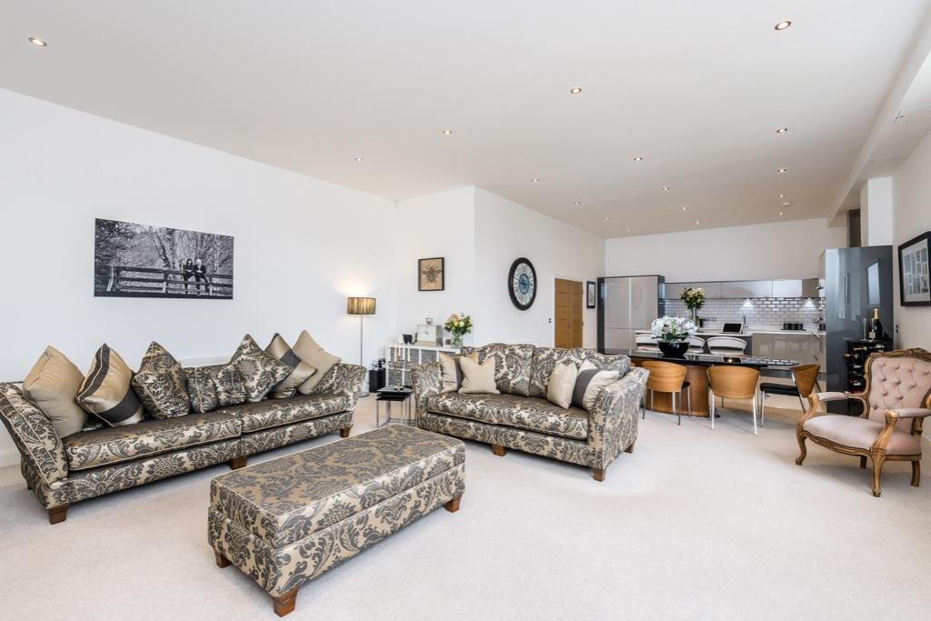 Living/Dining Area