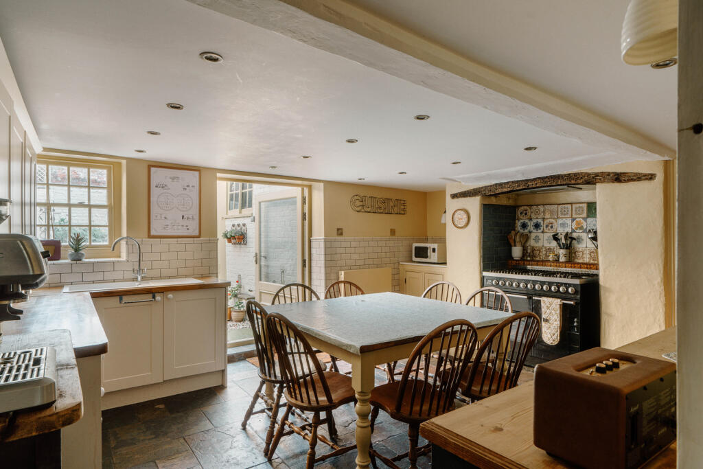 244439 - High Street_High Res-25.jpg