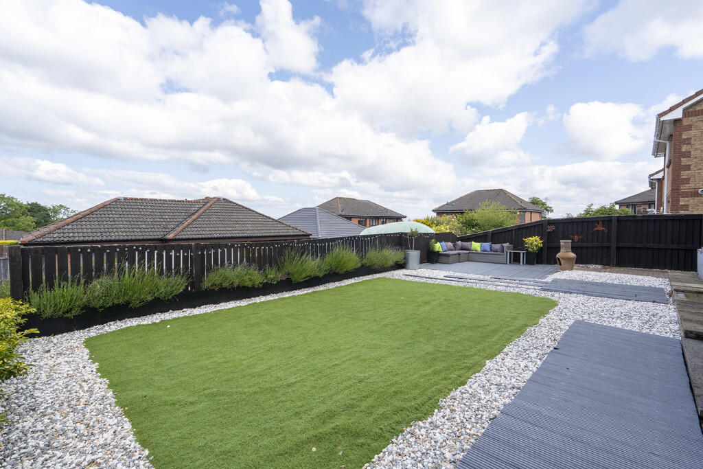 8 Fowler Cresent,...