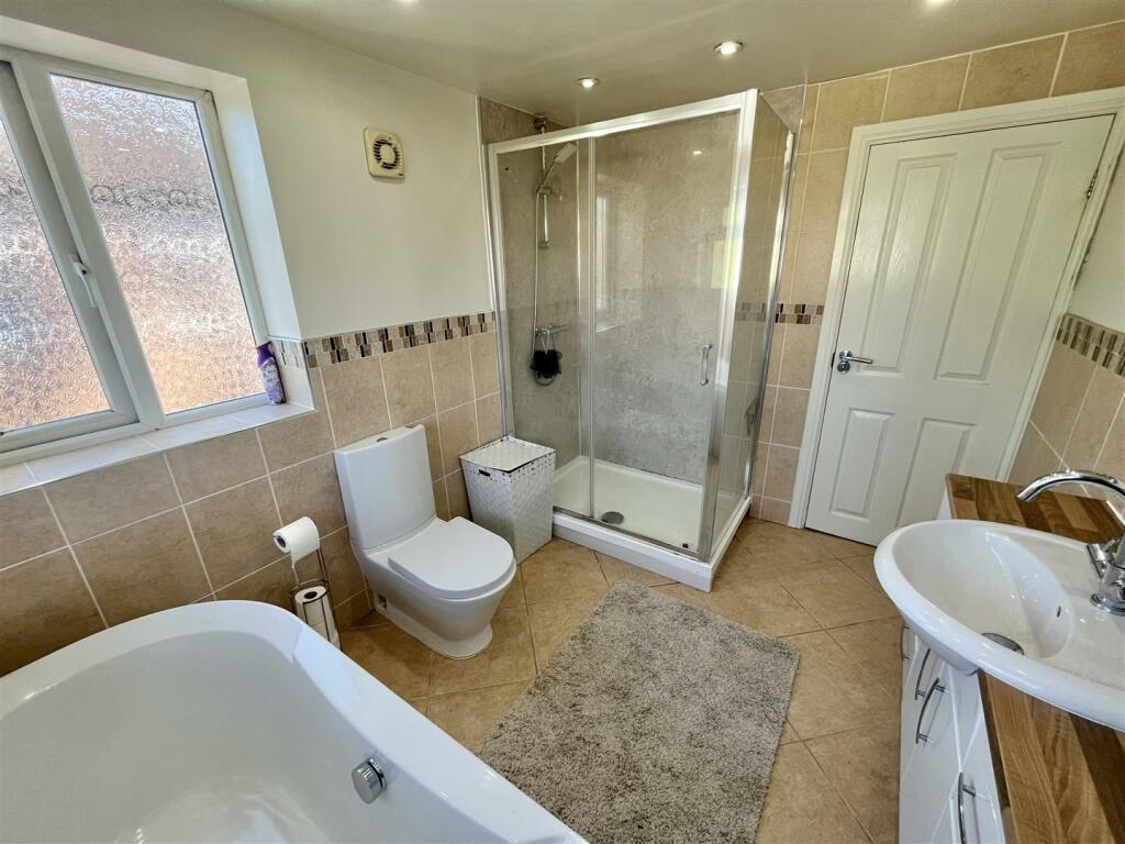 Bathroom Aspect 2.jpg