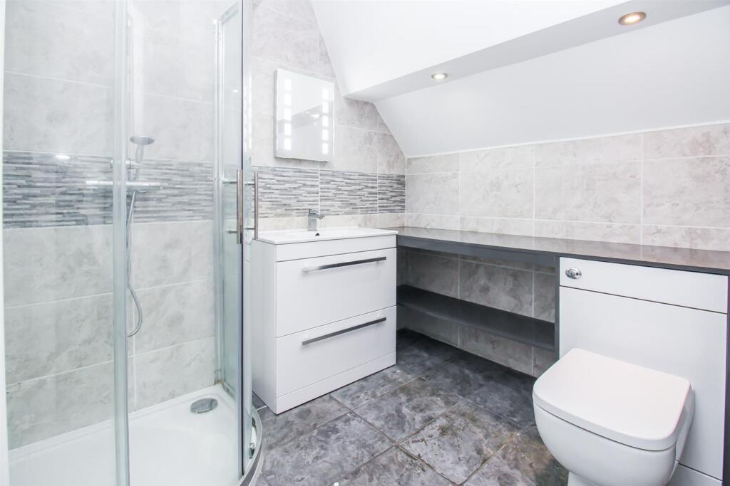 EN SUITE SHOWER ROOM/W.C.