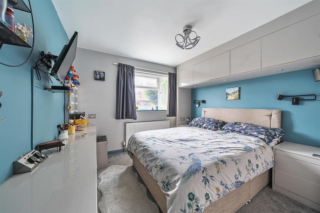 13 Wakeford Close, Nuneaton