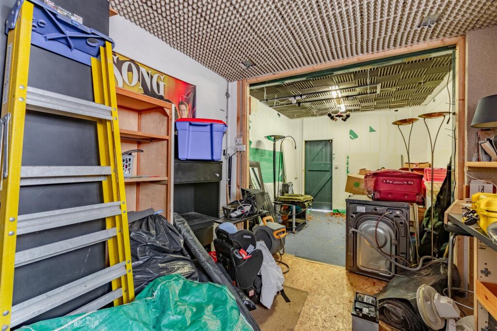 Garage/Store