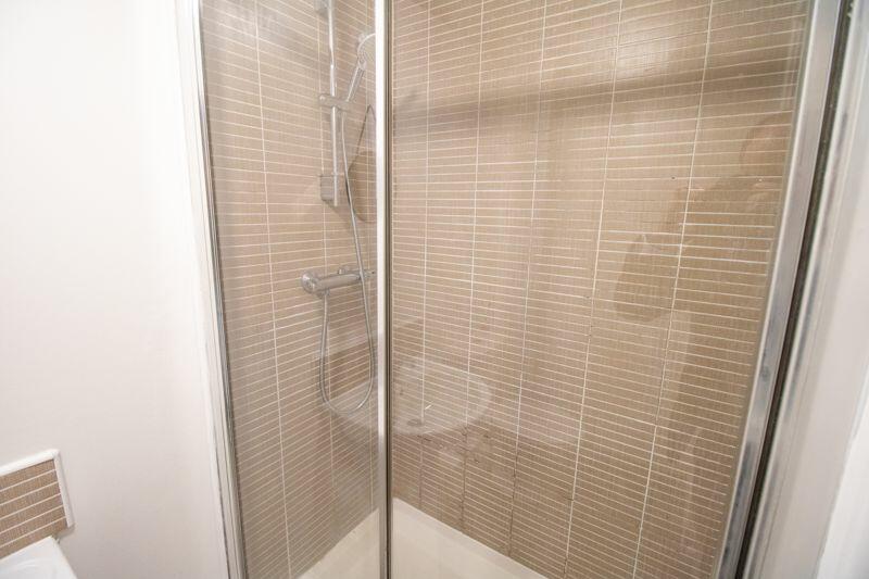 En-suite to the Master bedroom