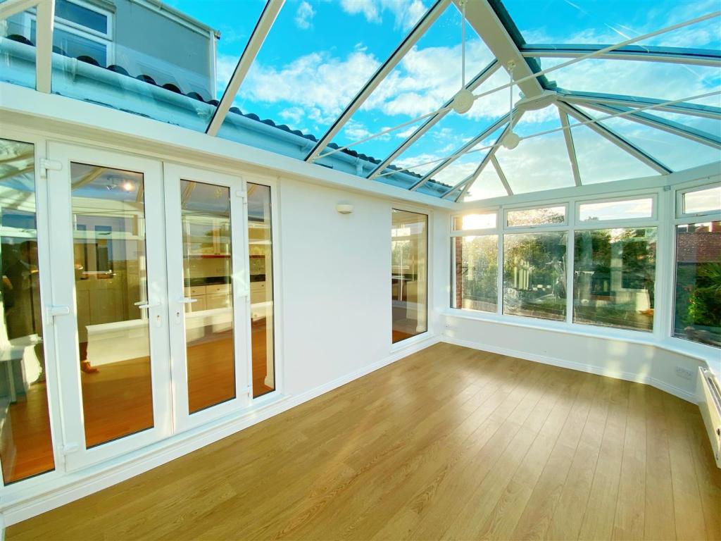 Conservatory pic 4.jpg