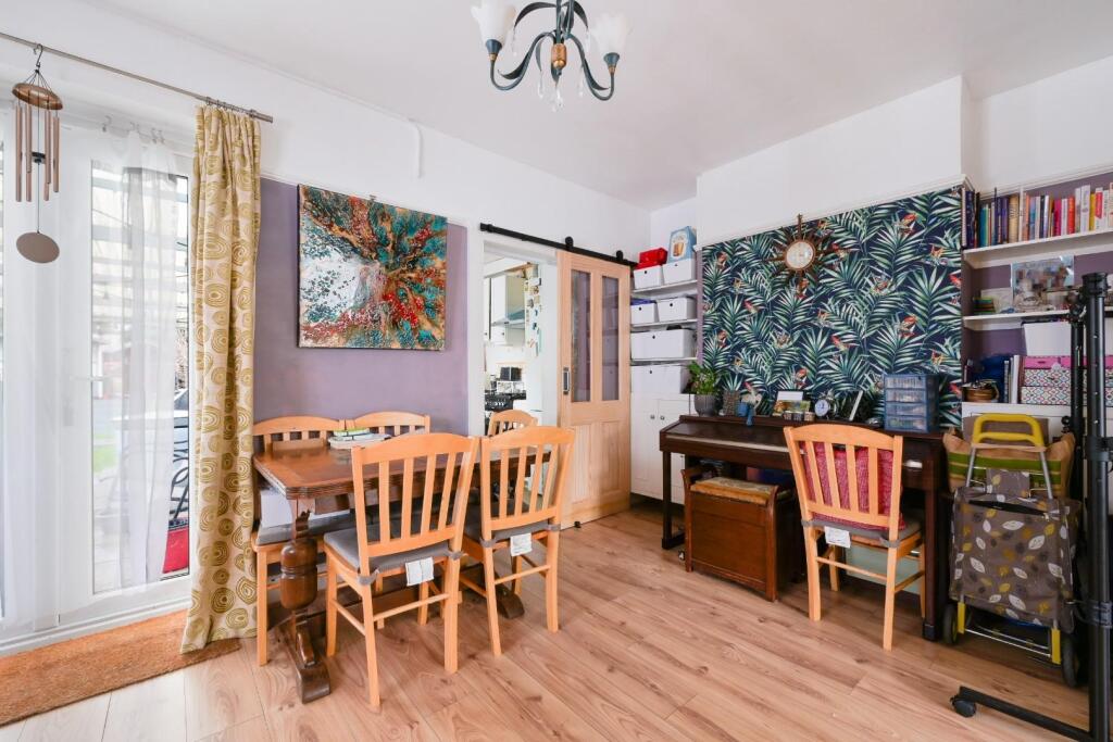 ASHURST ROAD,  (4).jpg