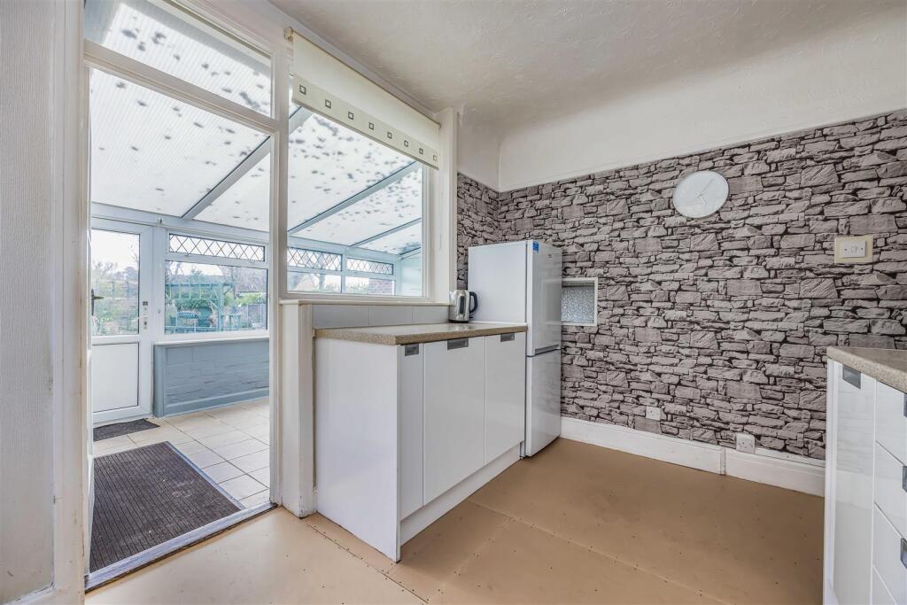 28 Warfield Crescent, Waterlooville-Small-PorticoM