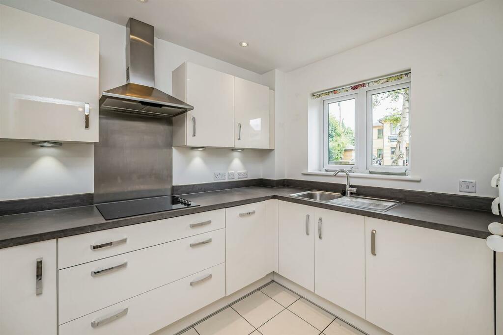08-9158JPH-2 Blyton House Bourne End-23-medium.jpg