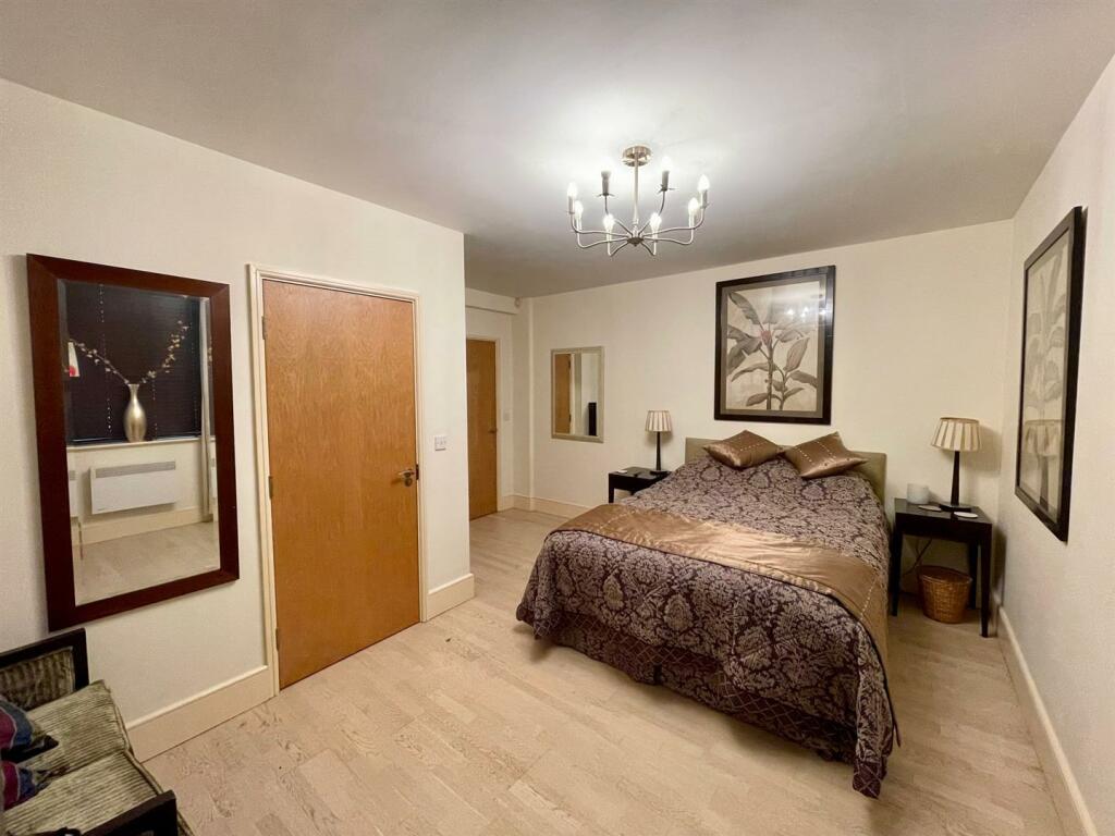 1 Wolf Grange bed1.jpg
