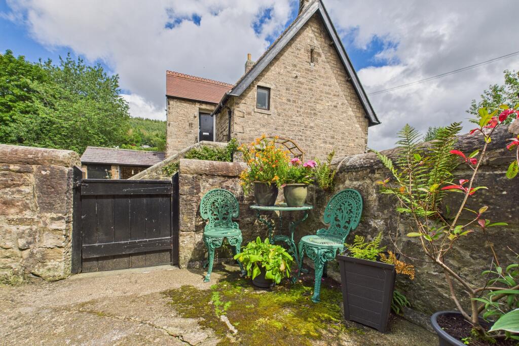 CAM04201G0-PR0099-STILL022