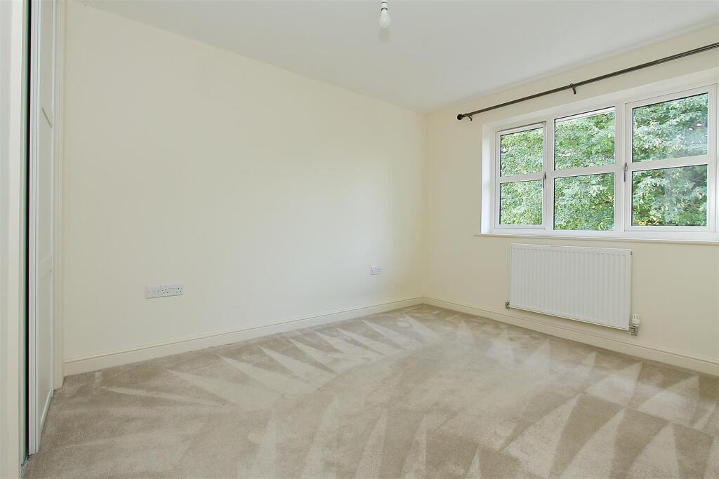 2 ivors court PH14.JPG