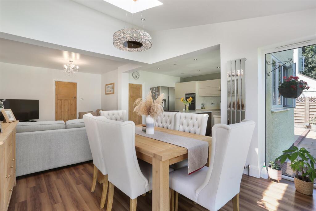 630631790 - 195 Woodcote Road, SM6 31.jpg