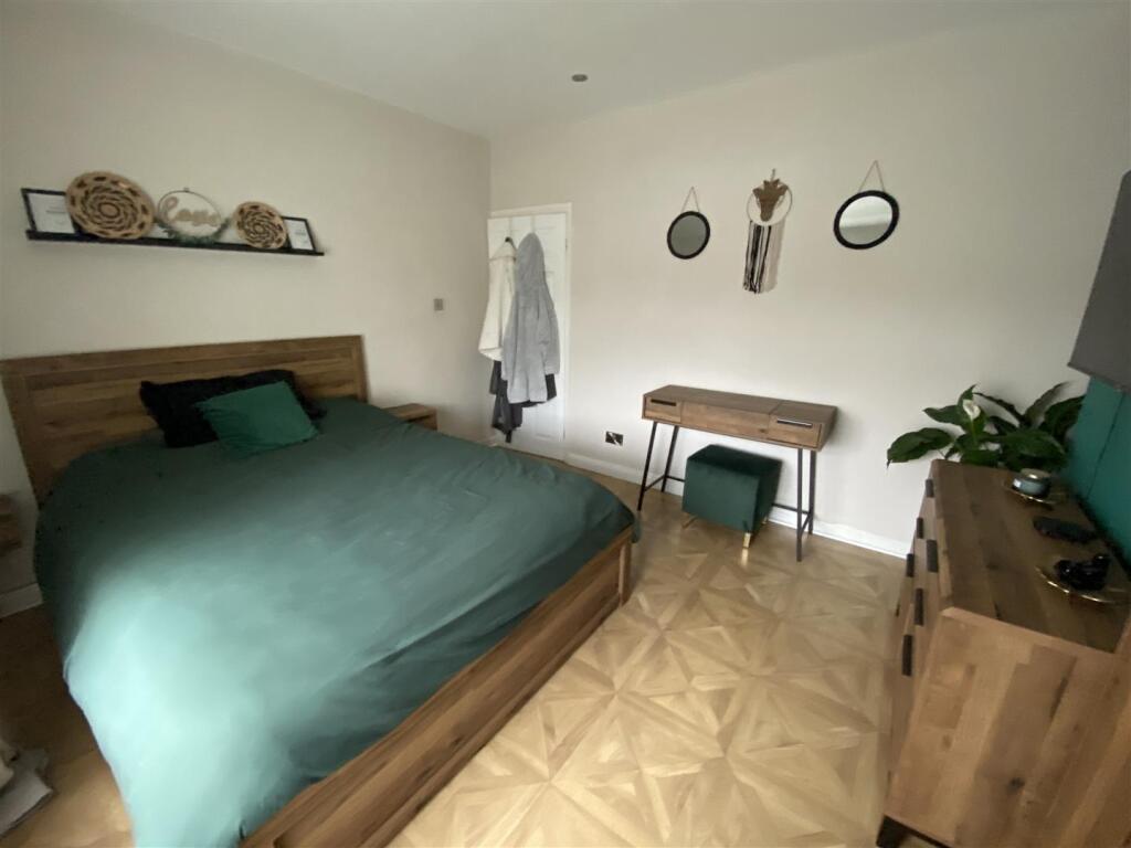 Bedroom no.1 front double: