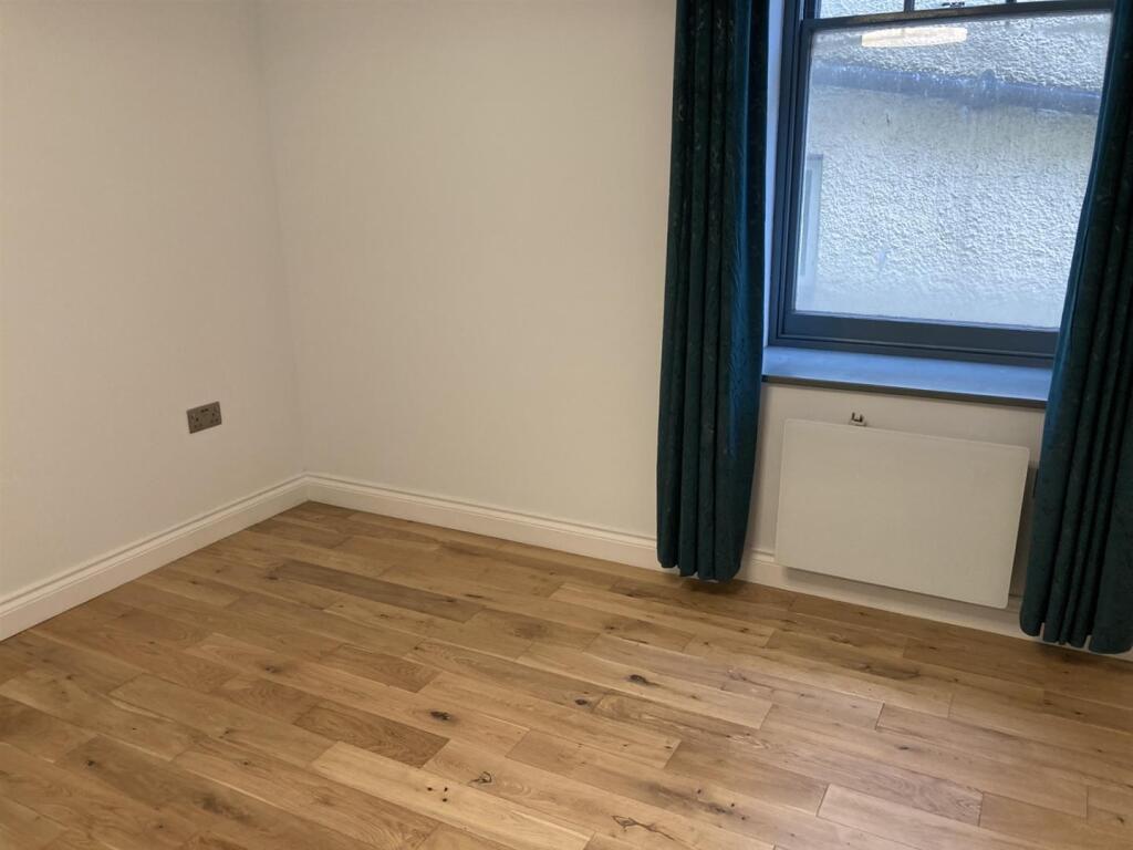 Bedroom One.jpg