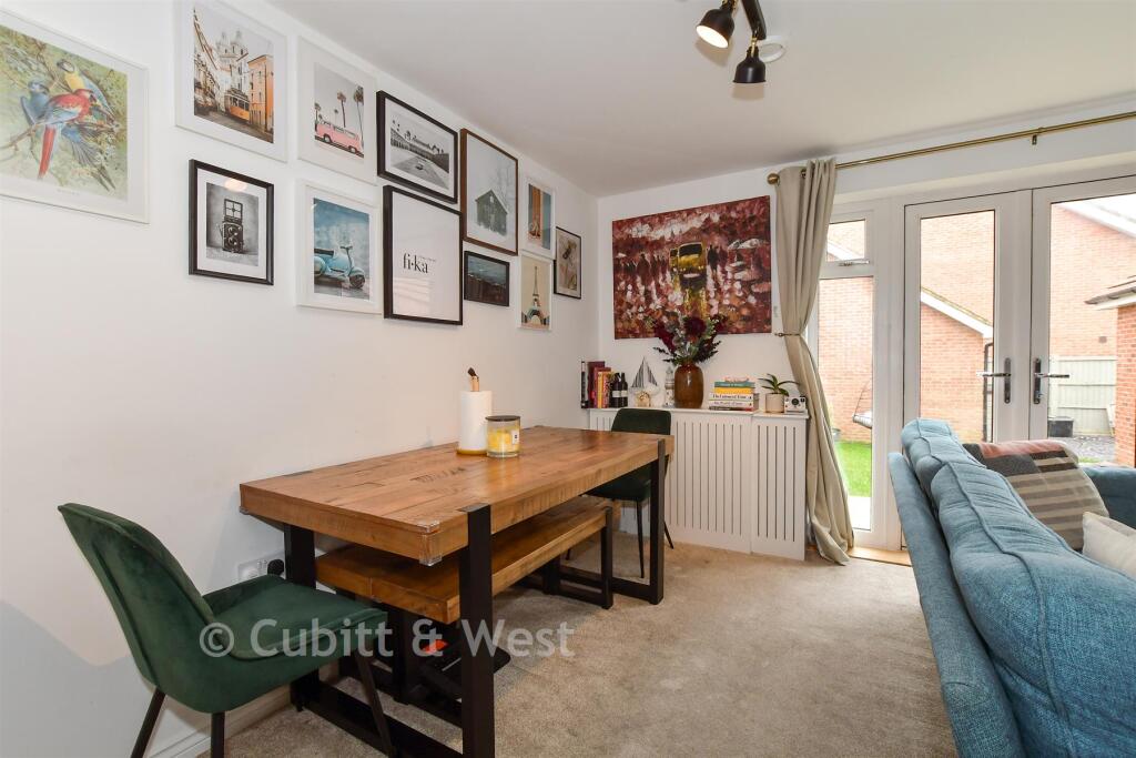 Lounge/Dining Room