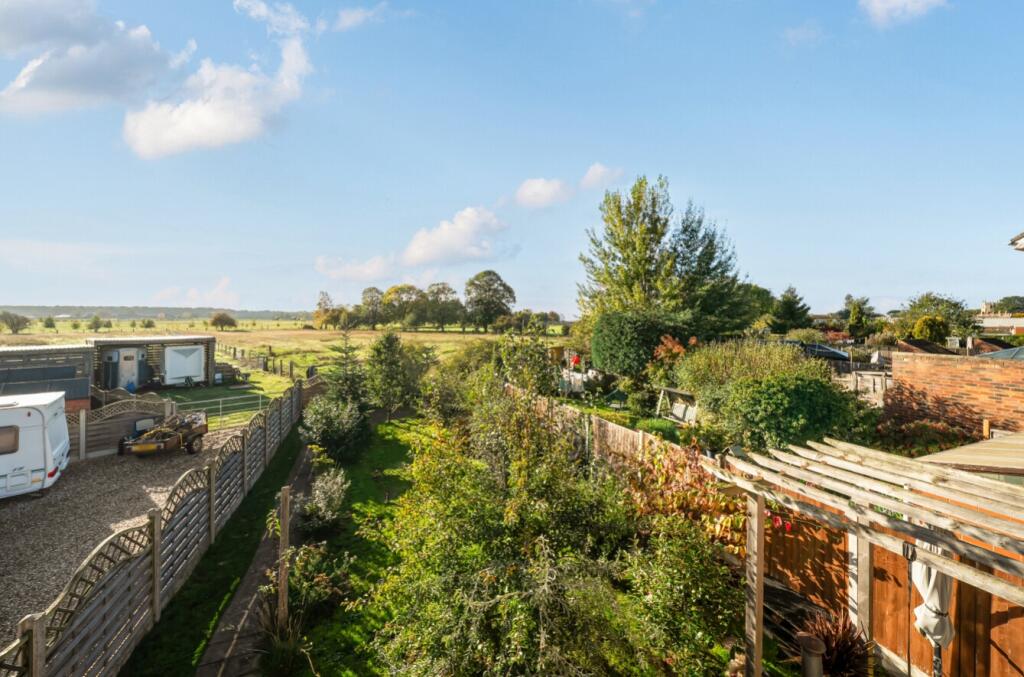 1371856-21-68f8ab7c815ca