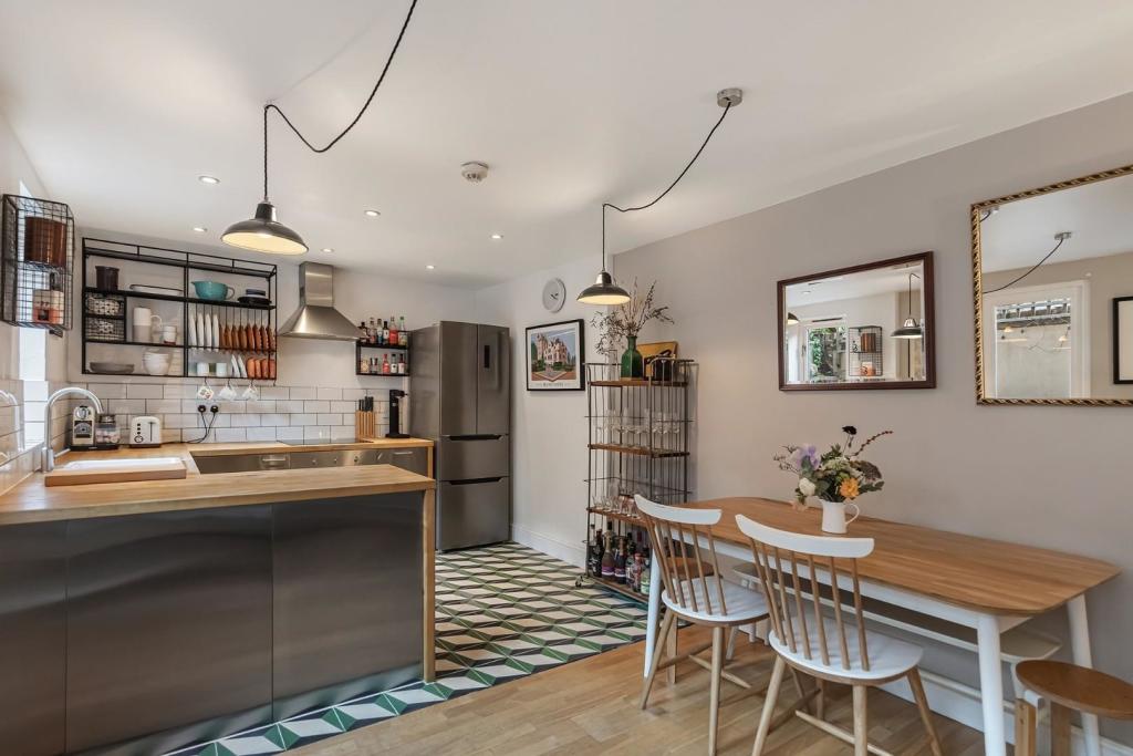 Kitchen (3).jpg