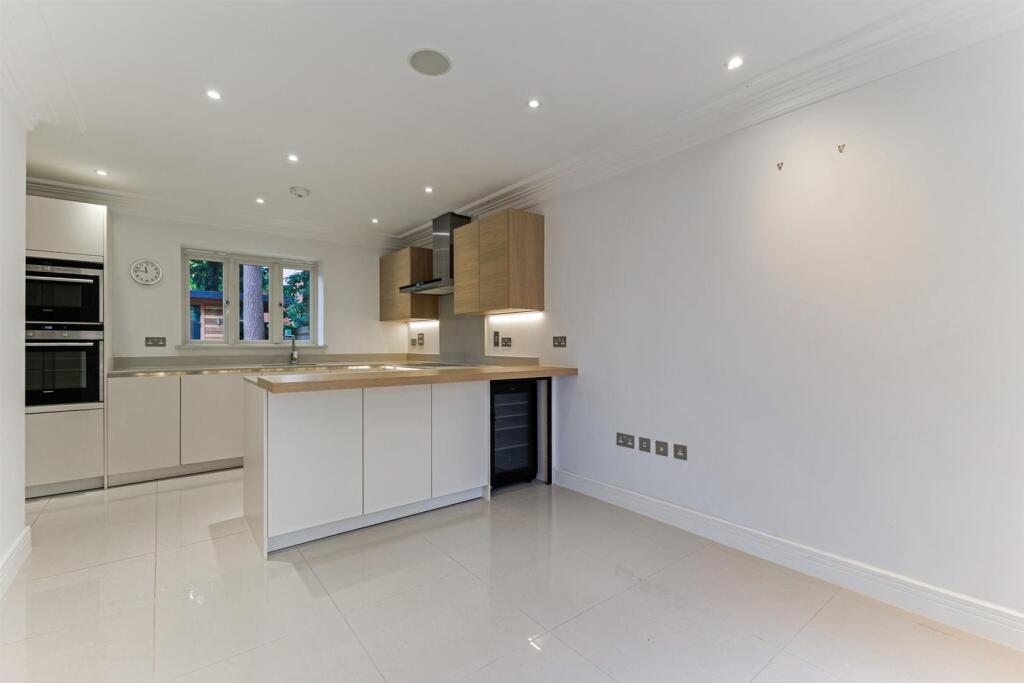 95877_1-Martingales-Close (7)_low.jpg