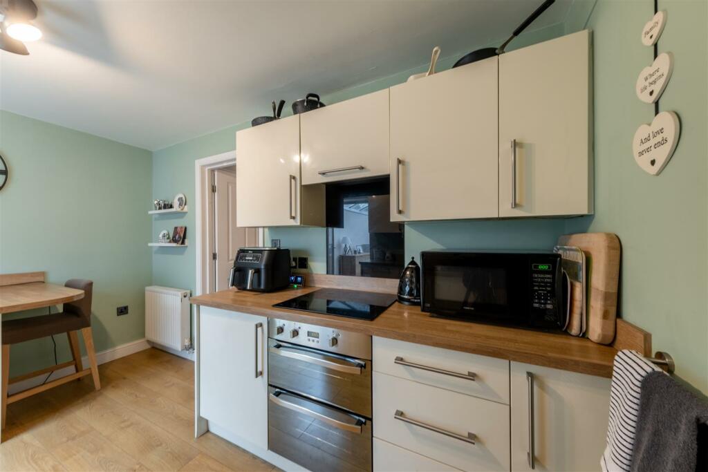 14 Delamere Close-004.jpg