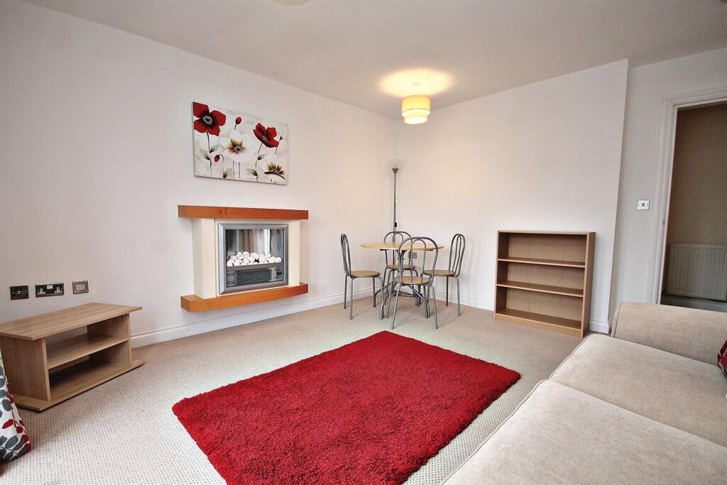 Lounge/Dining Room