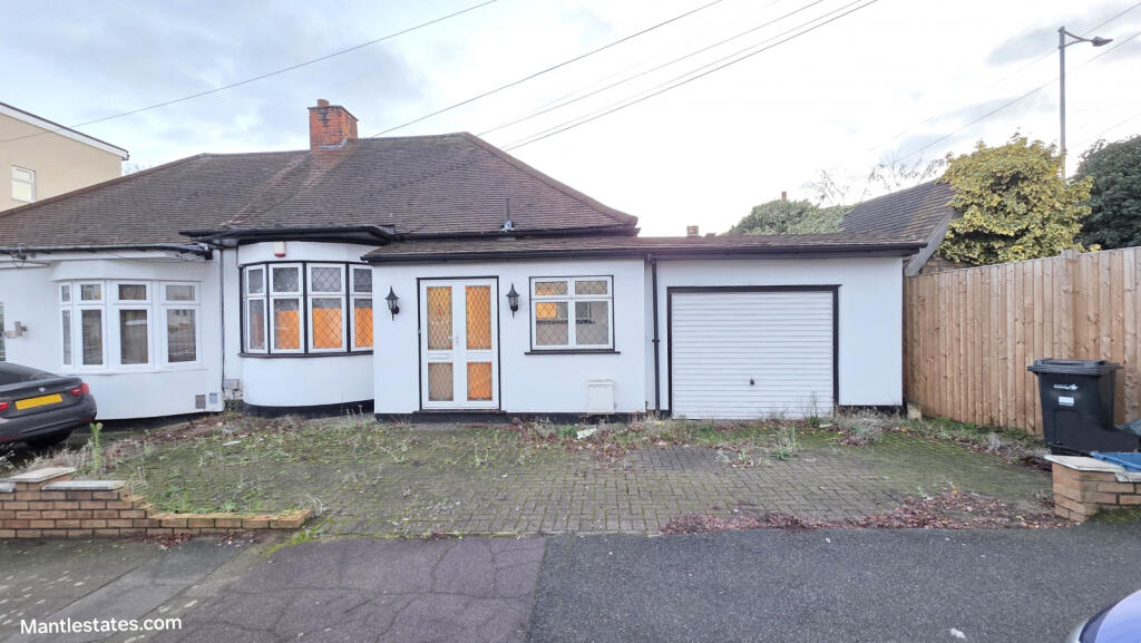 2 BEDROOM SEMI-DETACHED BUNGALOW for sale Netley 
