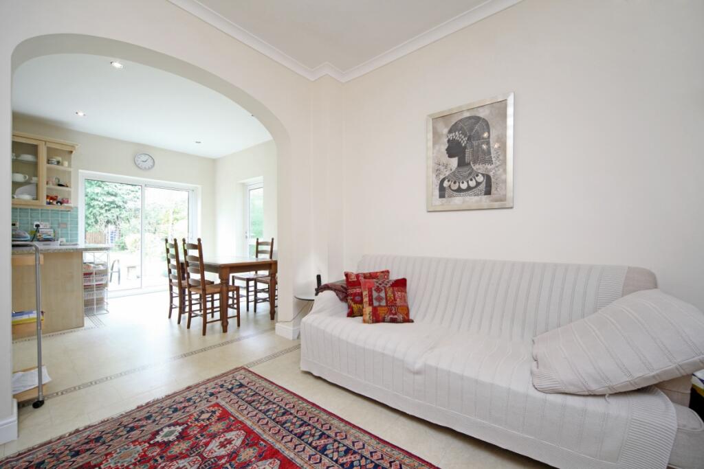 9 Dukes Avenue 12...