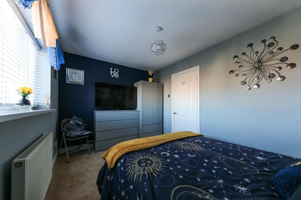 Bedroom 1.jpg