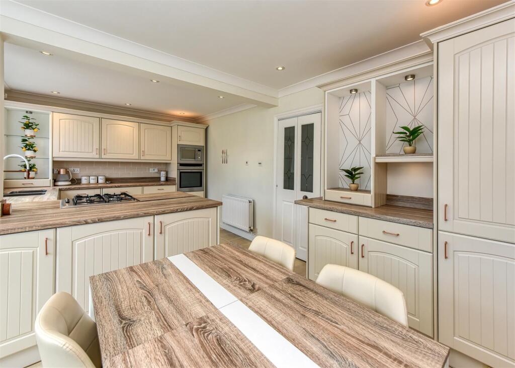7 Griffiths Drive-kitchen1.jpg