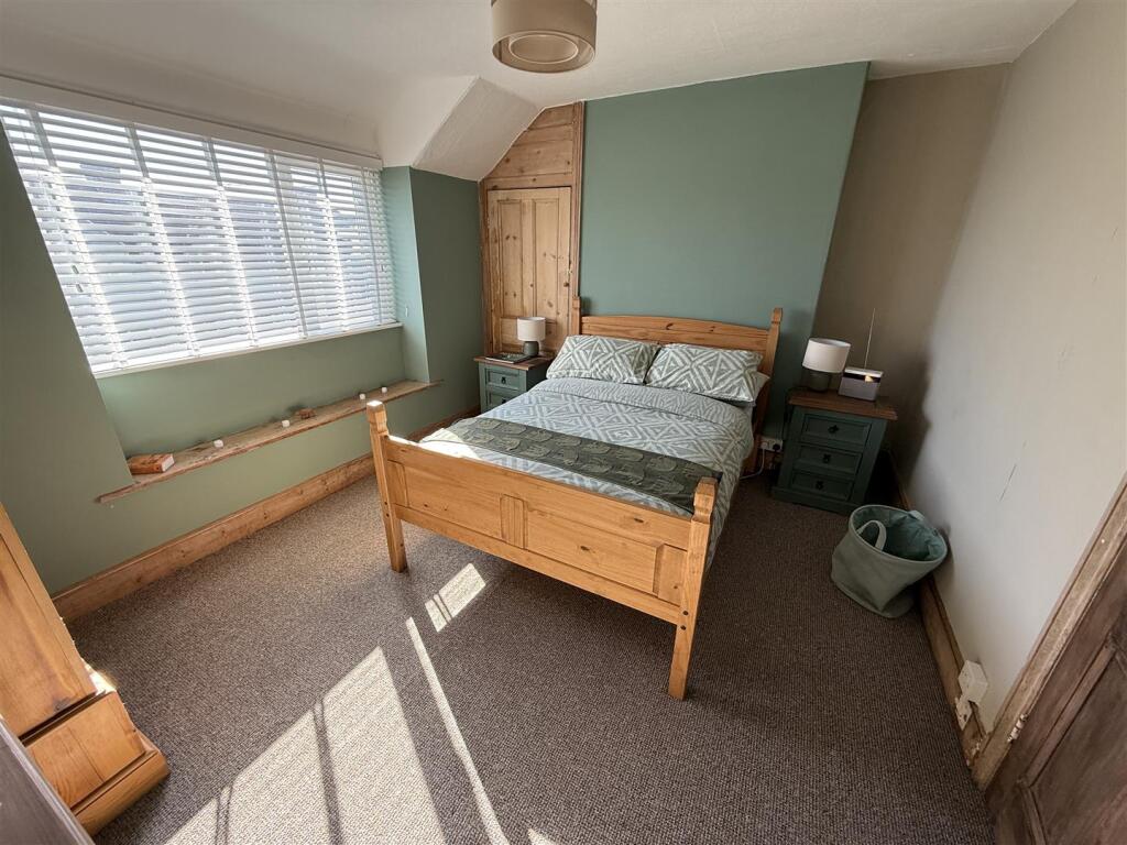 Bedroom 1 (Front)