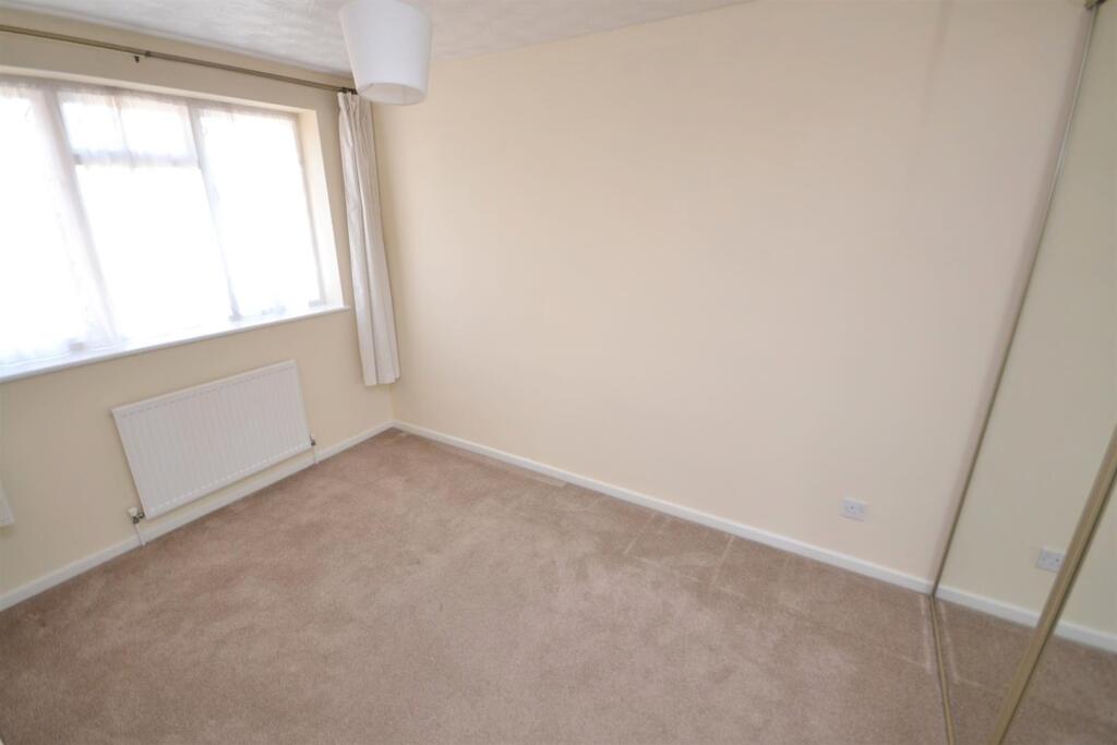 Bedroom-001.JPG