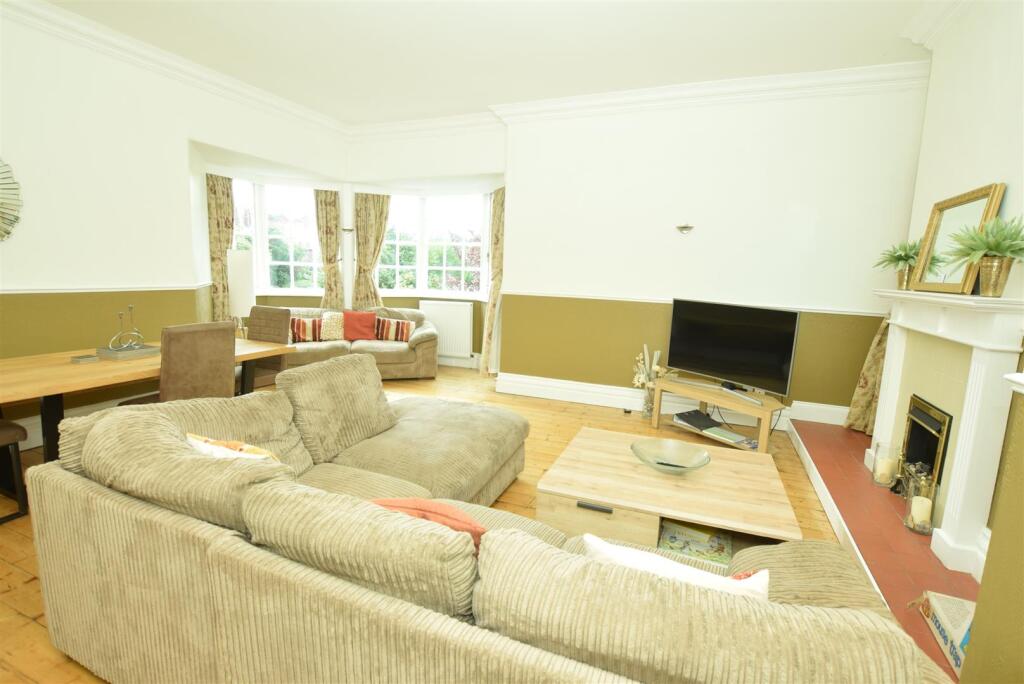 Lounge / Dining Room