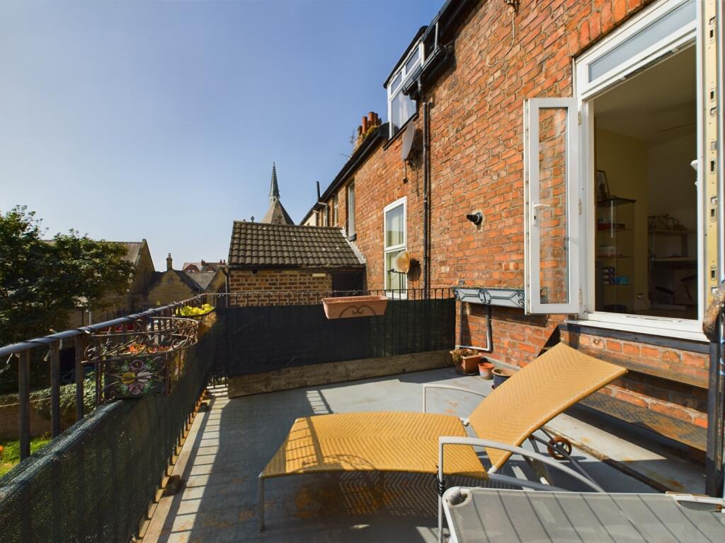 CAM02386G0-PR0085-STILL012